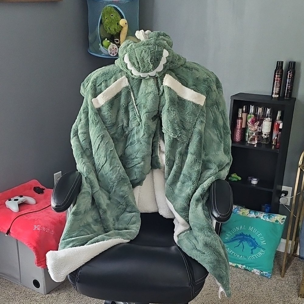 Dinosaur Hooded Blanket in Green and White